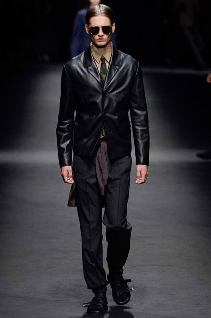 Versace（范思哲）2025米兰时装周男装秀