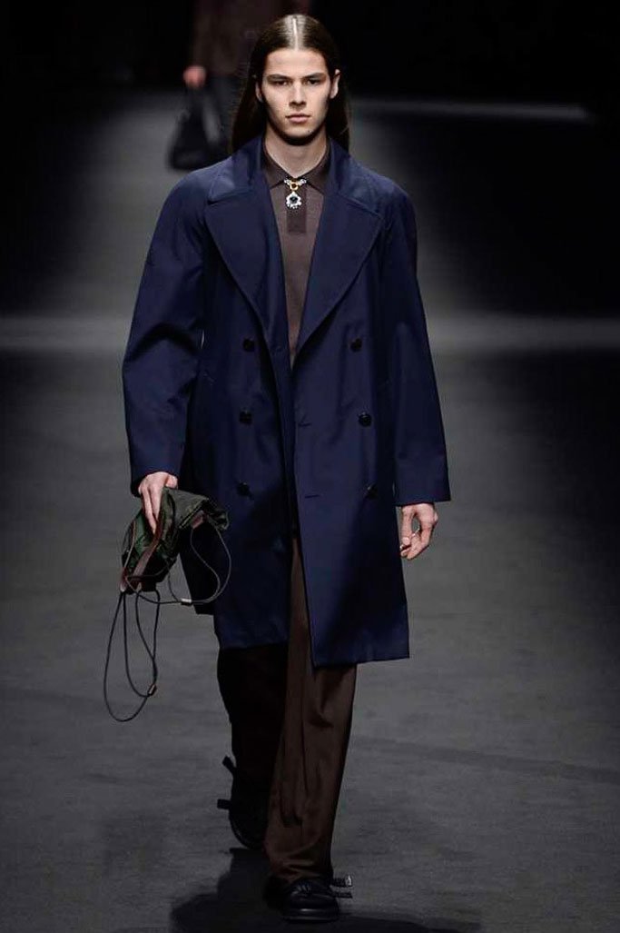 Versace（范思哲）2025米兰时装周男装秀