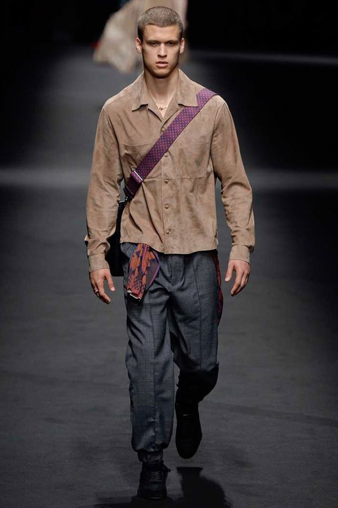 Versace（范思哲）2025米兰时装周男装秀