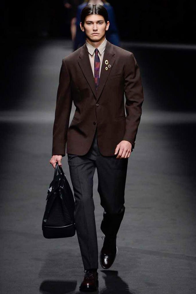 Versace（范思哲）2025米兰时装周男装秀