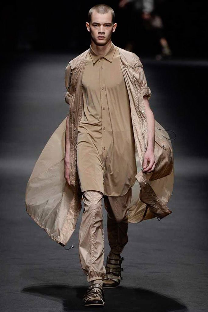 Versace（范思哲）2025米兰时装周男装秀