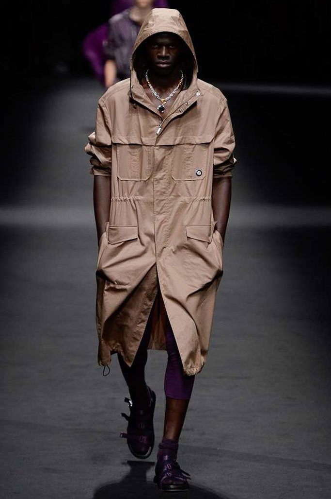 Versace（范思哲）2025米兰时装周男装秀