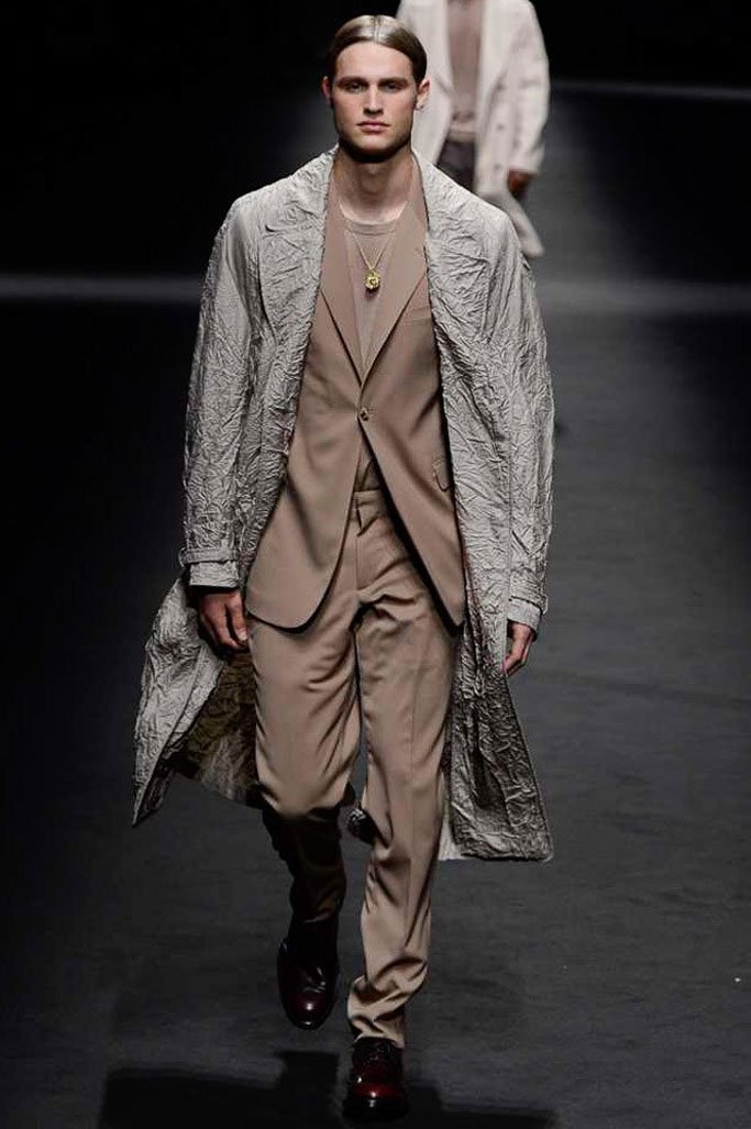 Versace（范思哲）2025米兰时装周男装秀