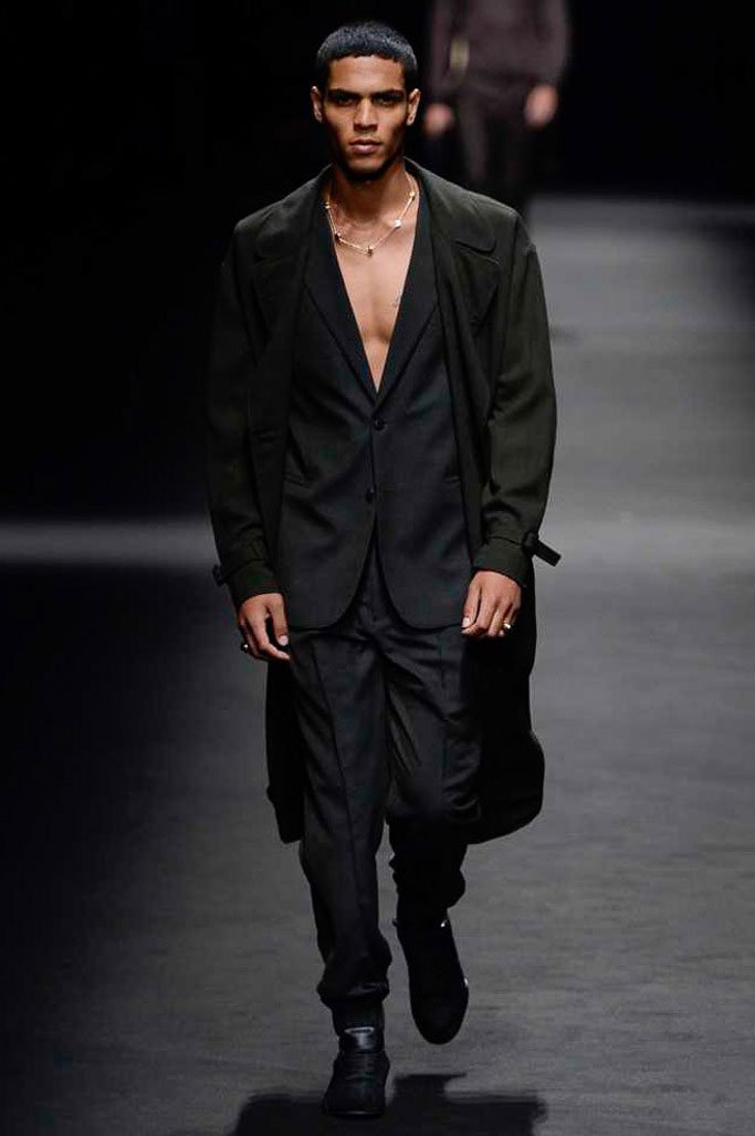 Versace（范思哲）2025米兰时装周男装秀