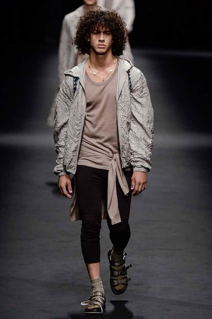 Versace（范思哲）2025米兰时装周男装秀