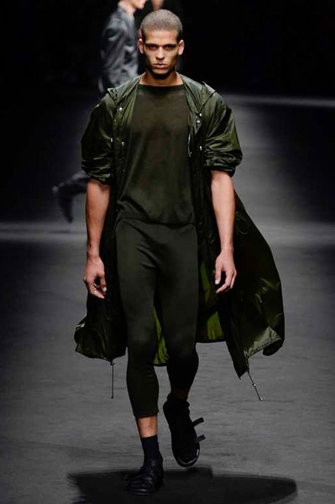 Versace（范思哲）2025米兰时装周男装秀