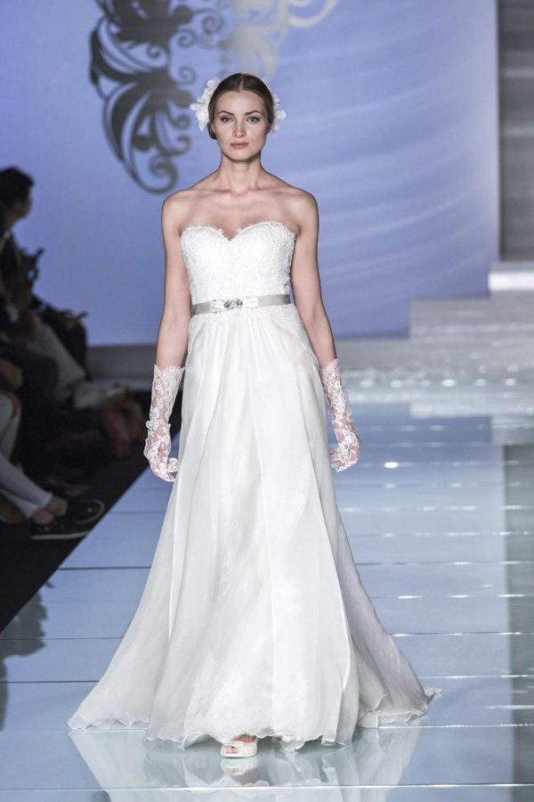 Lusan Mandongus 2025品牌婚纱秀