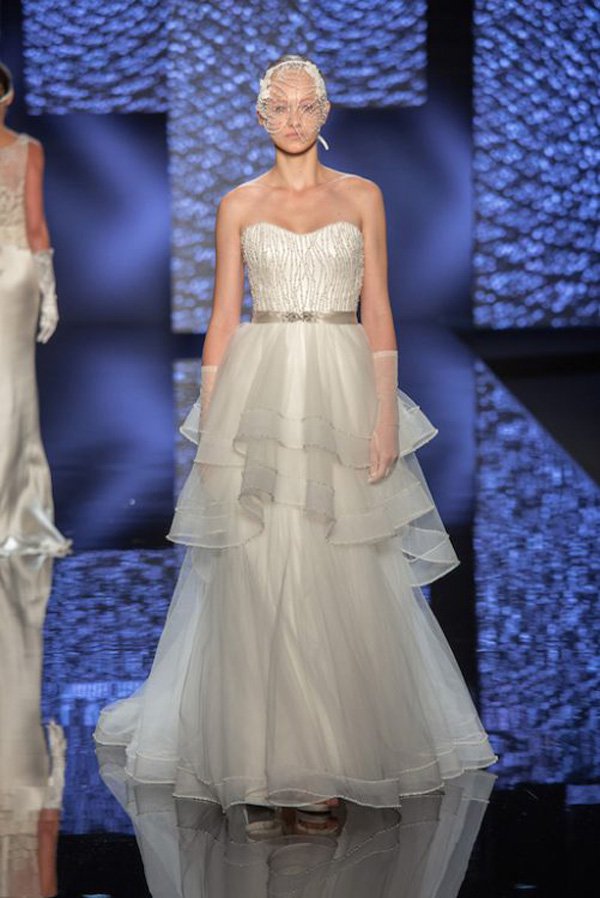 Lusan Mandongus 2025品牌婚纱秀