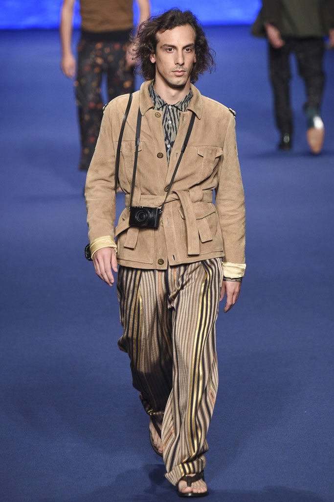 Etro（艾特罗）2025米兰时装发布会男装秀