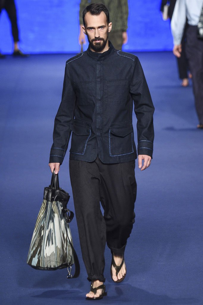 Etro（艾特罗）2025米兰时装发布会男装秀