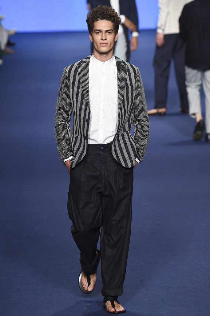 Etro（艾特罗）2025米兰时装发布会男装秀