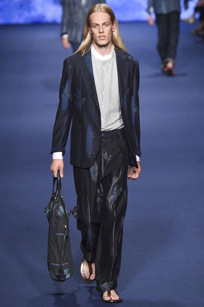 Etro（艾特罗）2025米兰时装发布会男装秀