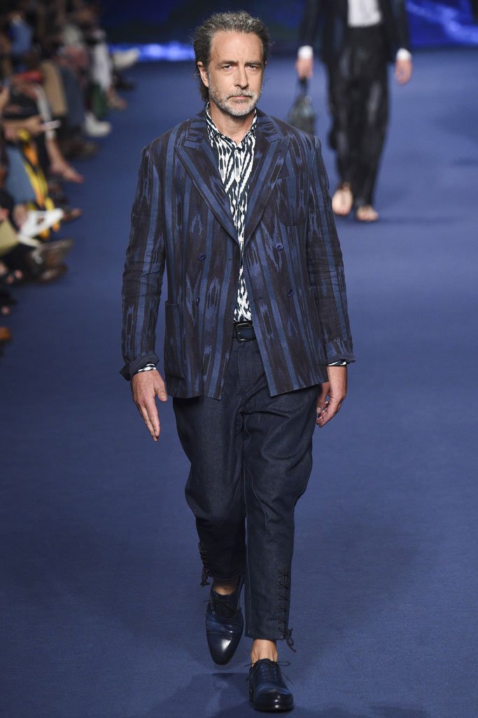 Etro（艾特罗）2025米兰时装发布会男装秀