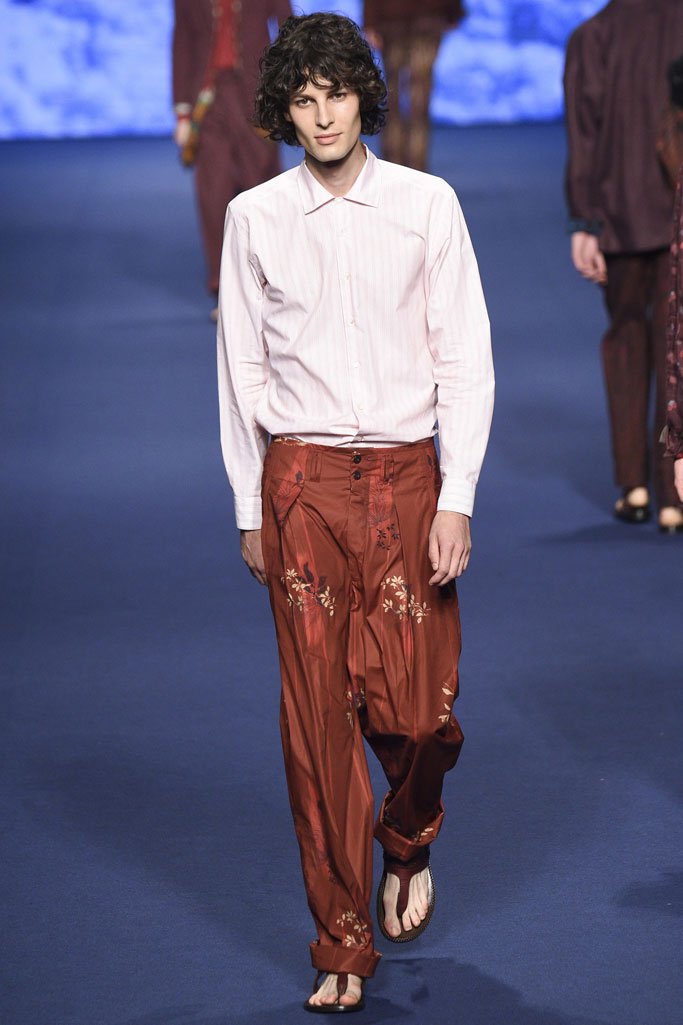 Etro（艾特罗）2025米兰时装发布会男装秀