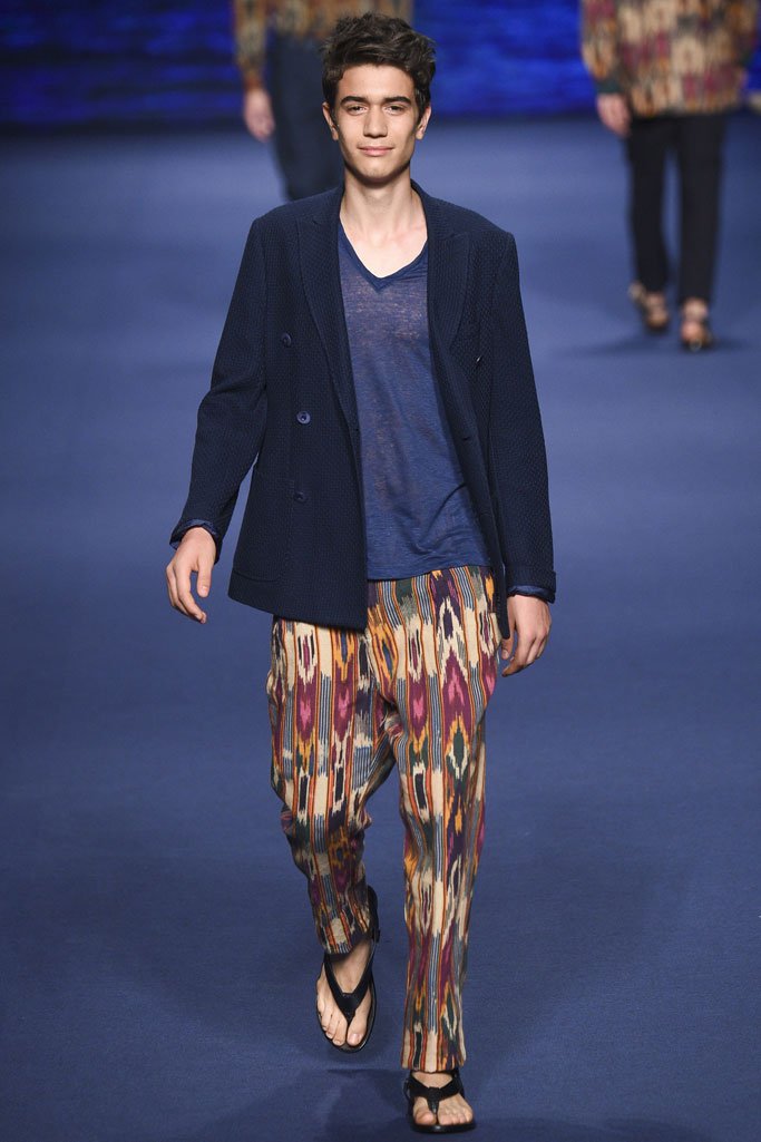 Etro（艾特罗）2025米兰时装发布会男装秀