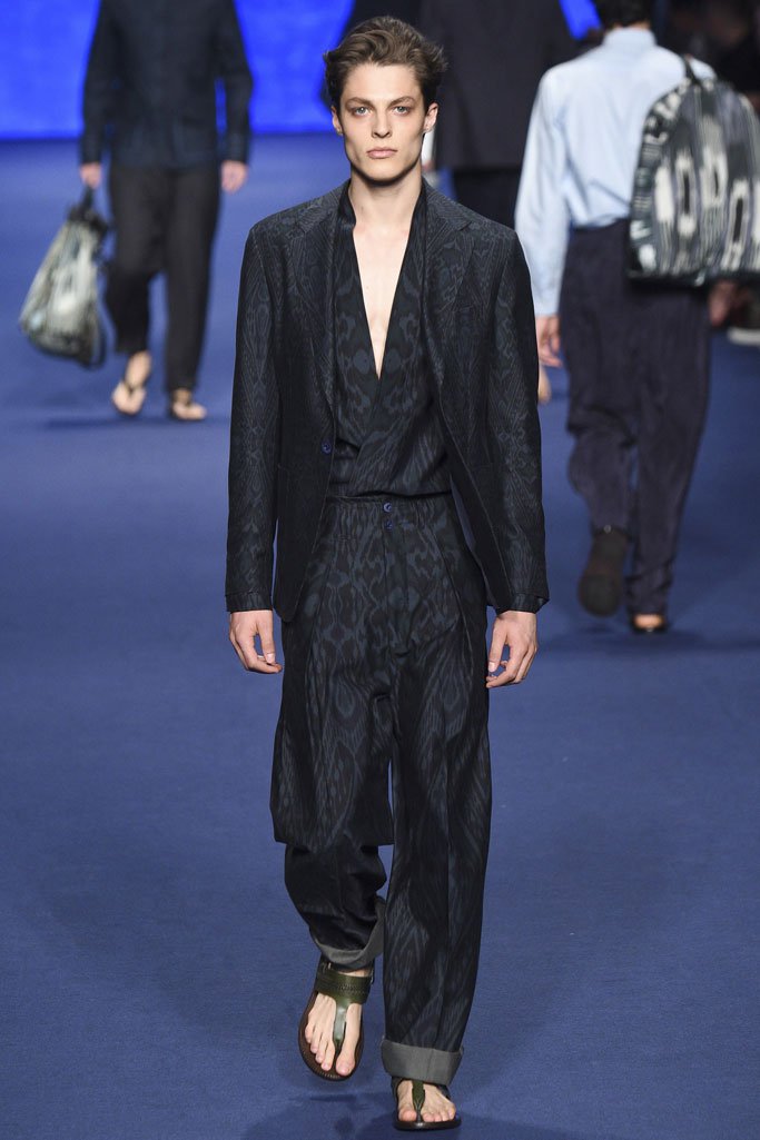 Etro（艾特罗）2025米兰时装发布会男装秀