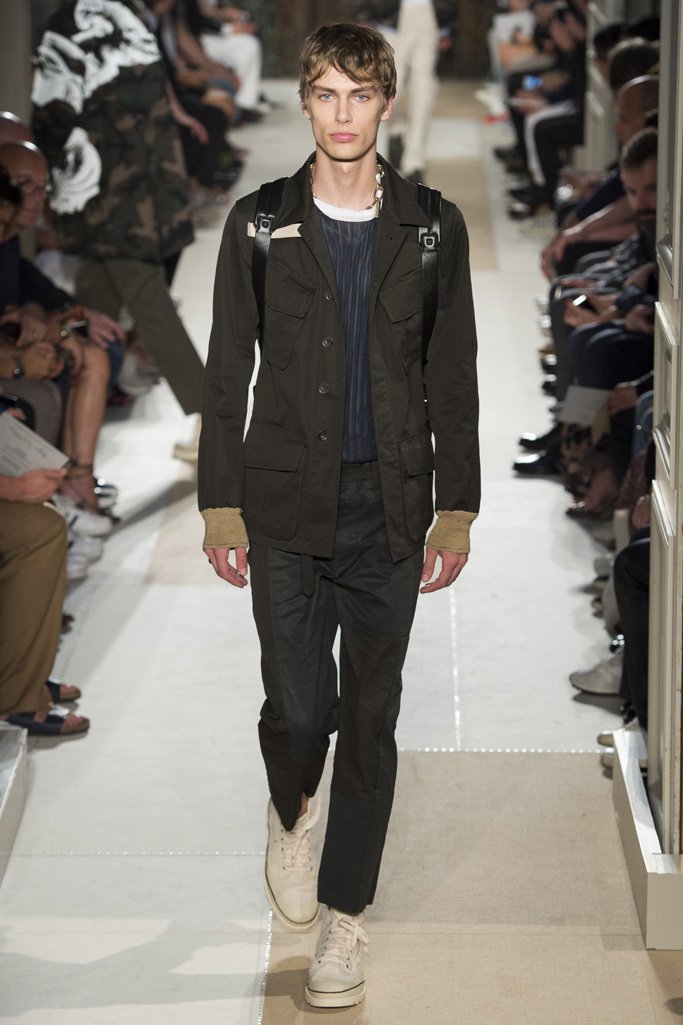 Valentino（华伦天奴）2025巴黎时装发布会男装秀