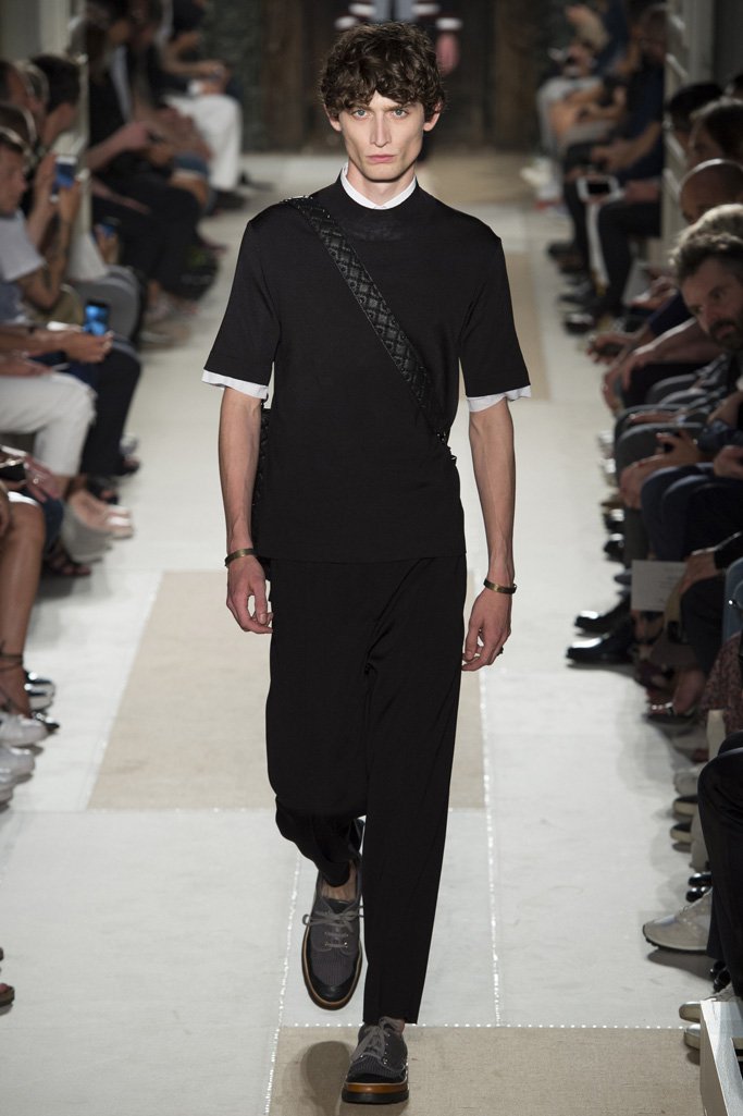 Valentino（华伦天奴）2025巴黎时装发布会男装秀