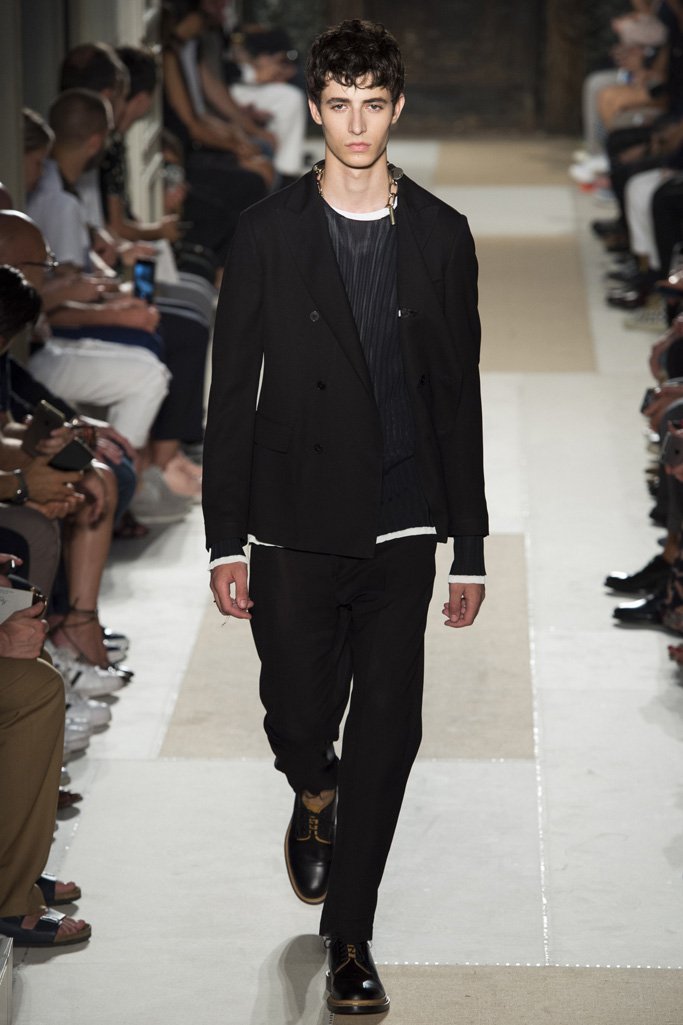 Valentino（华伦天奴）2025巴黎时装发布会男装秀