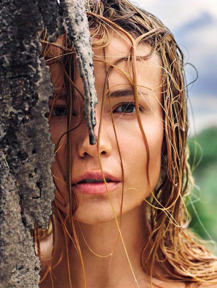 超模Natasha Poly演绎《Vogue》时尚杂志大片