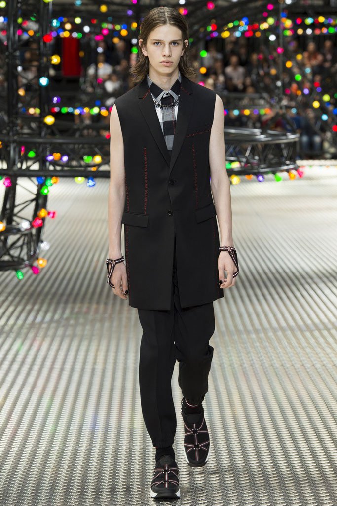 Dior Homme 2025巴黎时装发布会男装秀