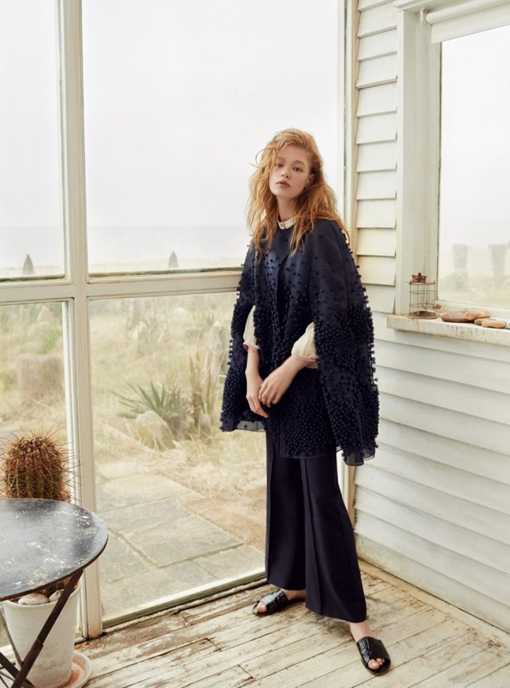 模特Hollie-May Saker演绎最新《Harper's Bazaar》时尚杂志大片