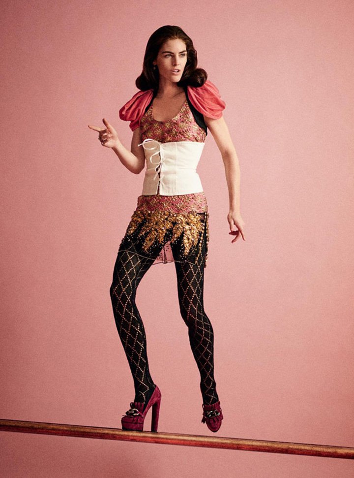 超模Hilary Rhoda演绎《Harper's Bazaar》时尚杂志大片