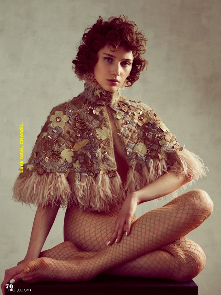 超模Sofia Tesmenitskaya 演绎《Elle》时尚杂志大片