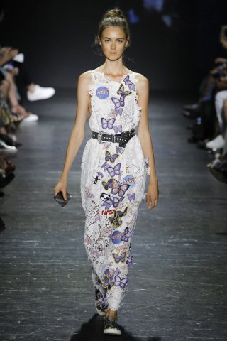 Vivienne Tam（谭燕玉）2025纽约时装周女装秀