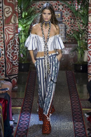 Roberto Cavalli（罗伯特·卡沃利）2025米兰时装周时装秀