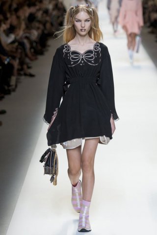 Fendi（芬迪）2025米兰时装周女装秀