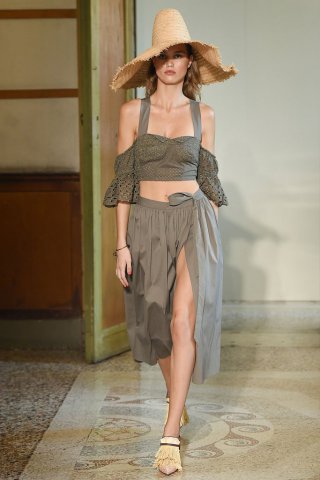 Blumarine（蓝色情人）2025米兰时装周女装秀