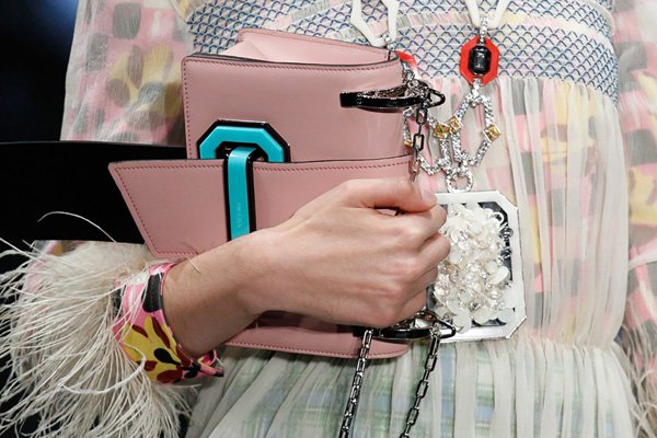 Prada（普拉达）2025春夏新款手袋系列大赏