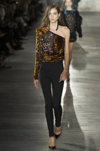 Saint Laurent（圣罗兰）2025春夏巴黎时装周时装秀