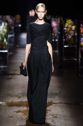 Dries Van Noten 2025巴黎时装周时装秀