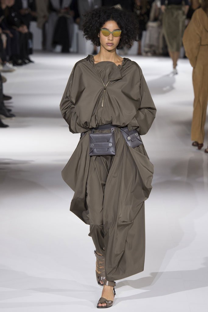 Stella McCartney 2025春夏巴黎时装周时装秀