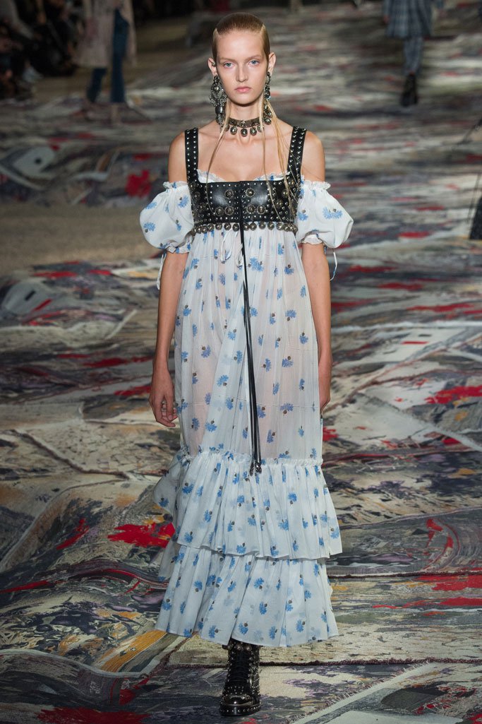 Alexander McQueen 2025春夏巴黎时装周时装秀