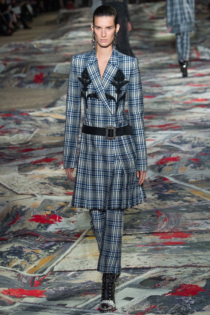 Alexander McQueen 2025春夏巴黎时装周时装秀