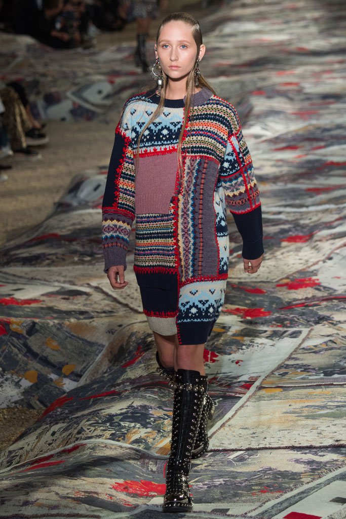 Alexander McQueen 2025春夏巴黎时装周时装秀