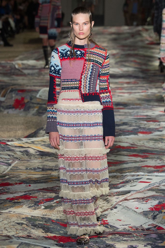 Alexander McQueen 2025春夏巴黎时装周时装秀