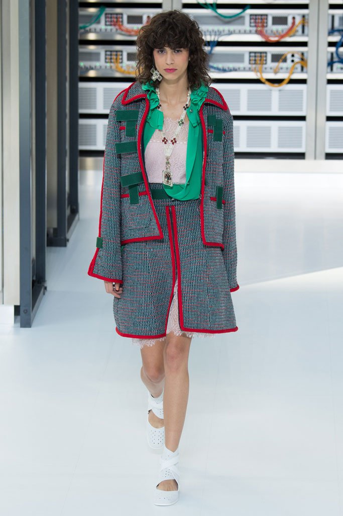 Chanel（香奈儿）2025春夏巴黎时装周时装秀