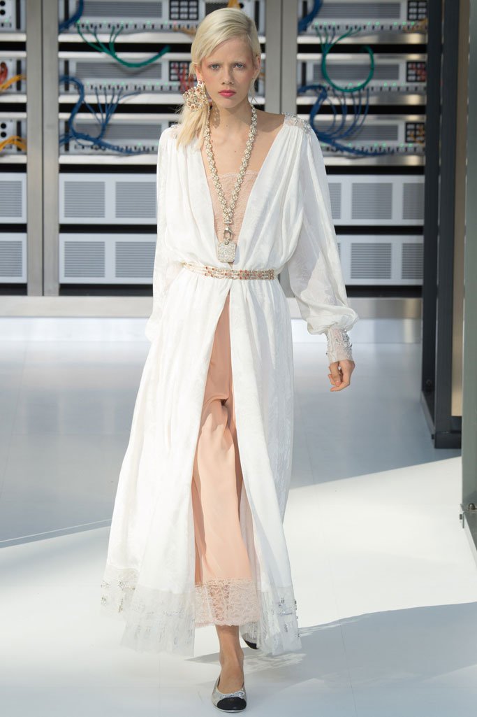 Chanel（香奈儿）2025春夏巴黎时装周时装秀