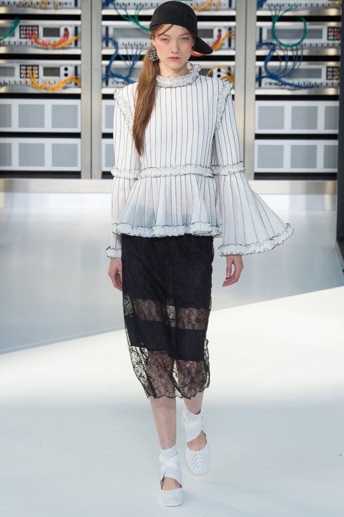 Chanel（香奈儿）2025春夏巴黎时装周时装秀