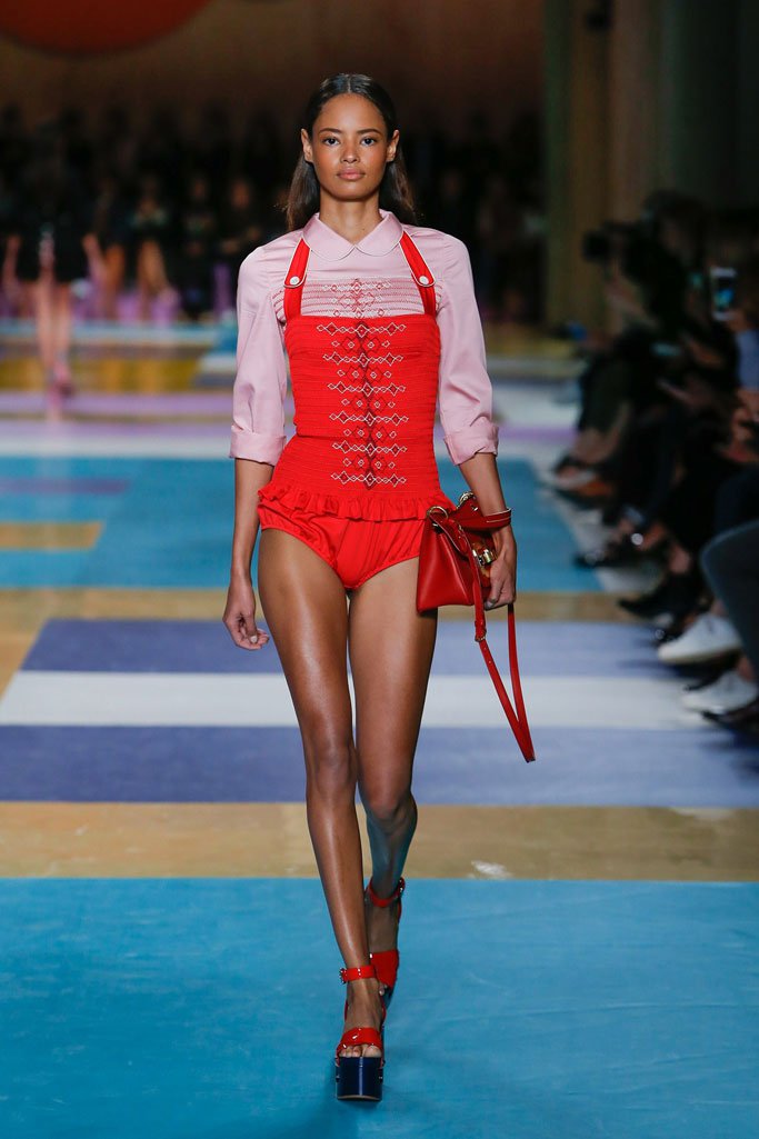 Miu Miu（缪缪）2025春夏巴黎时装周时装秀