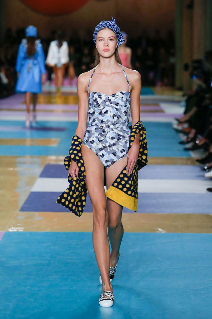 Miu Miu（缪缪）2025春夏巴黎时装周时装秀