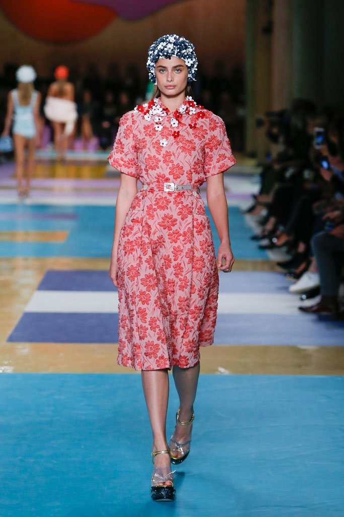 Miu Miu（缪缪）2025春夏巴黎时装周时装秀