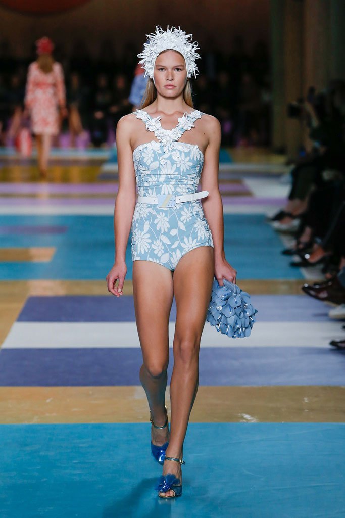 Miu Miu（缪缪）2025春夏巴黎时装周时装秀