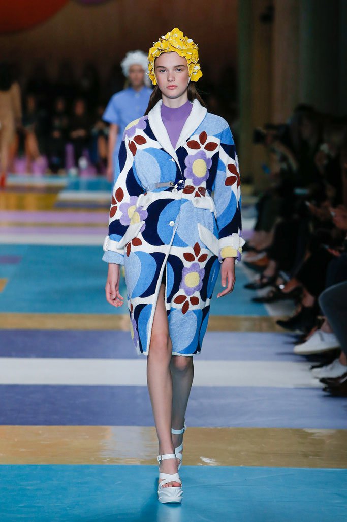 Miu Miu（缪缪）2025春夏巴黎时装周时装秀