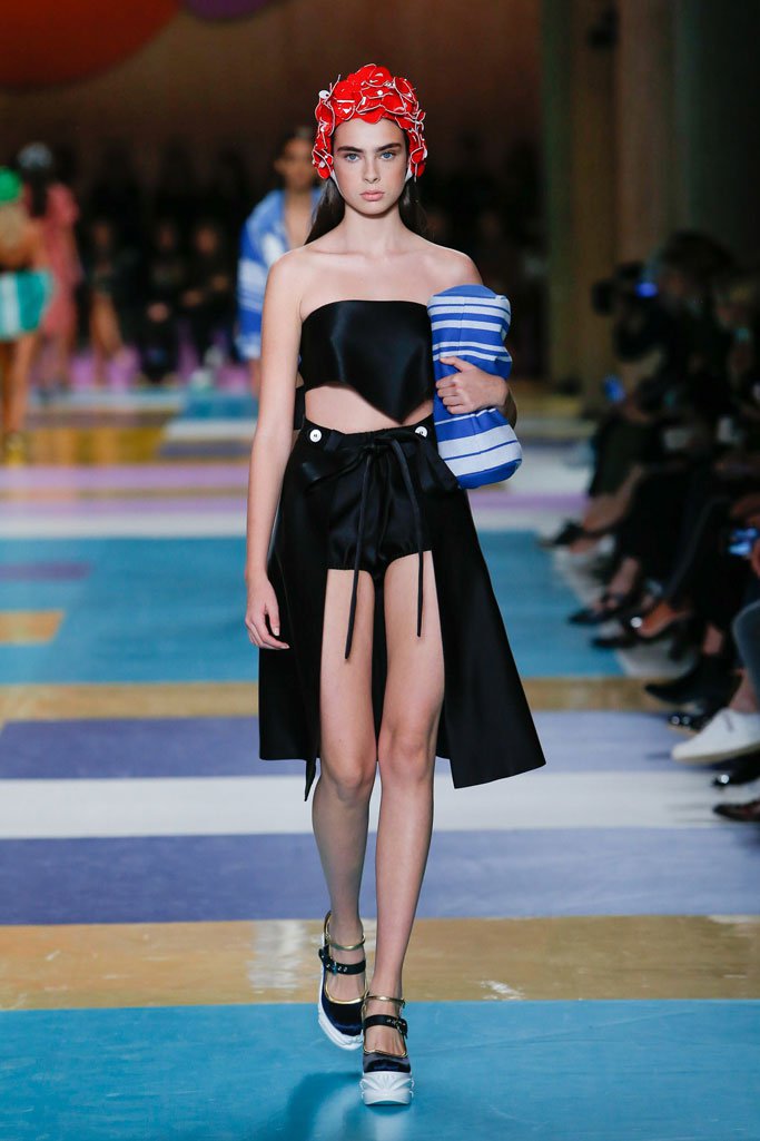 Miu Miu（缪缪）2025春夏巴黎时装周时装秀