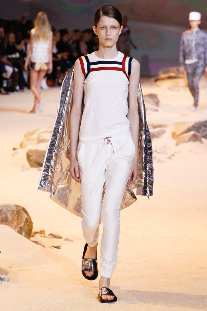 Moncler Gamme Rouge（盟可睐）2025巴黎时装周时装秀